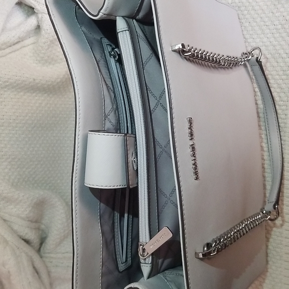 Michael Kors Jet Set Chain Travel Tote - Picture 6 of 7